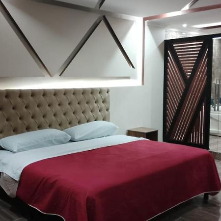 Hostal Boston 2 Кито Екстериор снимка