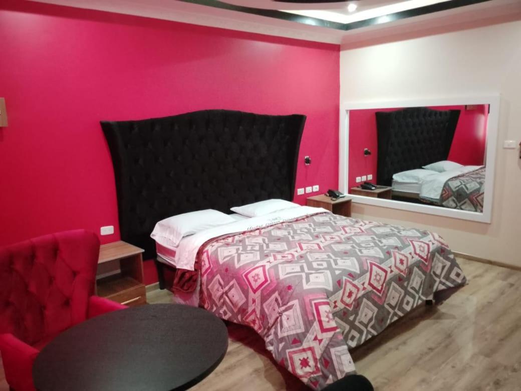 Hostal Boston 2 Кито Екстериор снимка